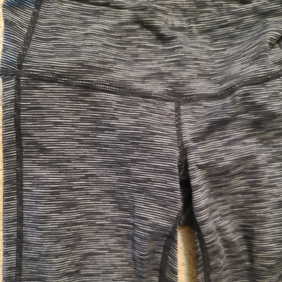 Athleta Energy chaturanga Capri pants - Picture 4 of 7